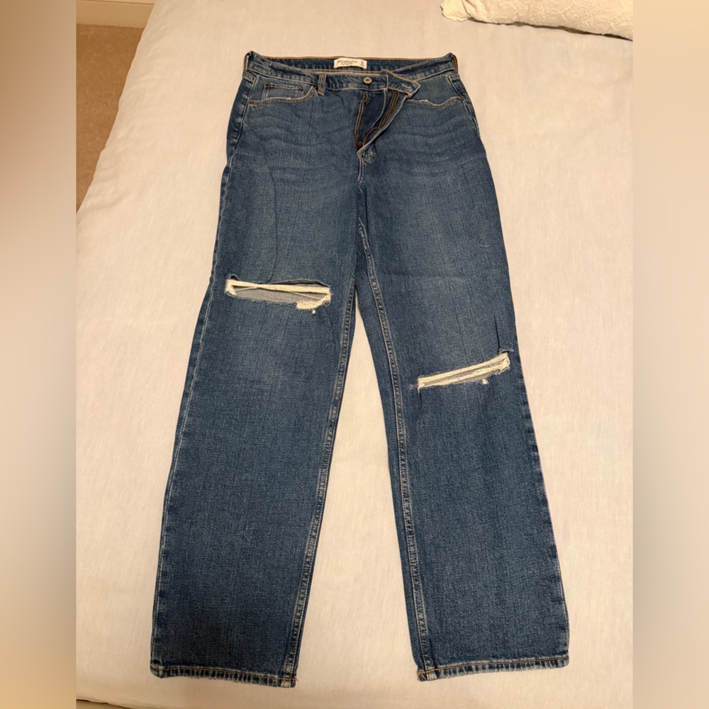 Abercrombie Ankle Straight Ultra High Rise Distressed Blue Jeans size 31